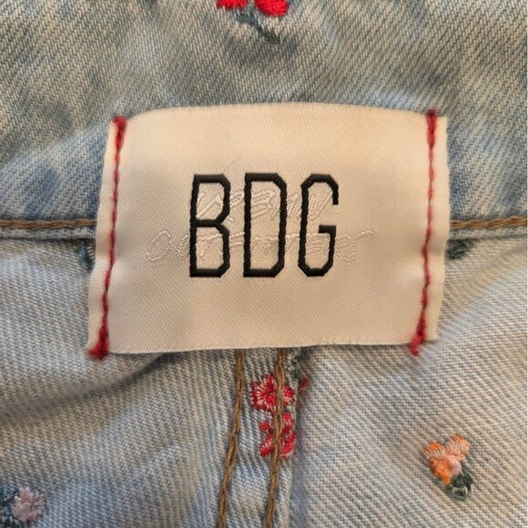 BDG Skylar High Rise Loose Baggy Jean Embroidered Flowers Women's Light Wash 24 - Picture 5 of 11